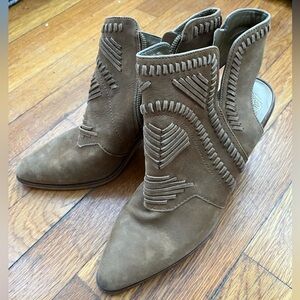 Vince Camuto Binks camel Suede booties size 8